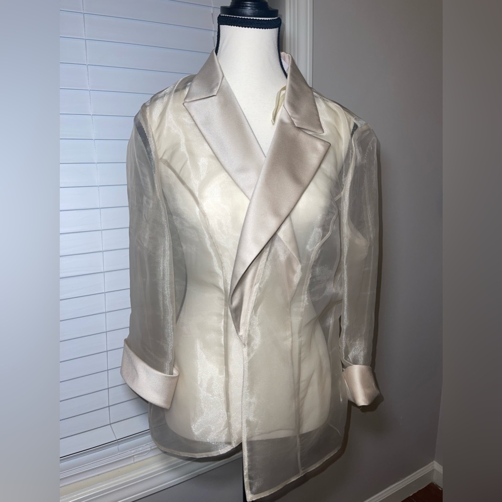Sheer crème blazer top 🔥 3 for 20